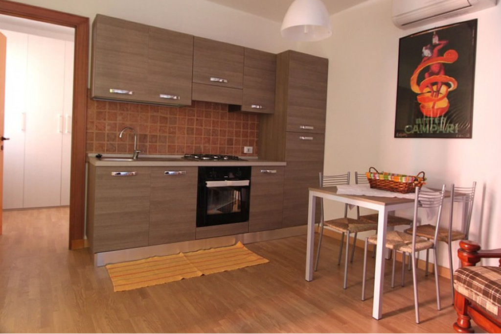 http://www.casavacanzelafonda.it/wp-content/uploads/2014/06/glicine-ingresso.jpg